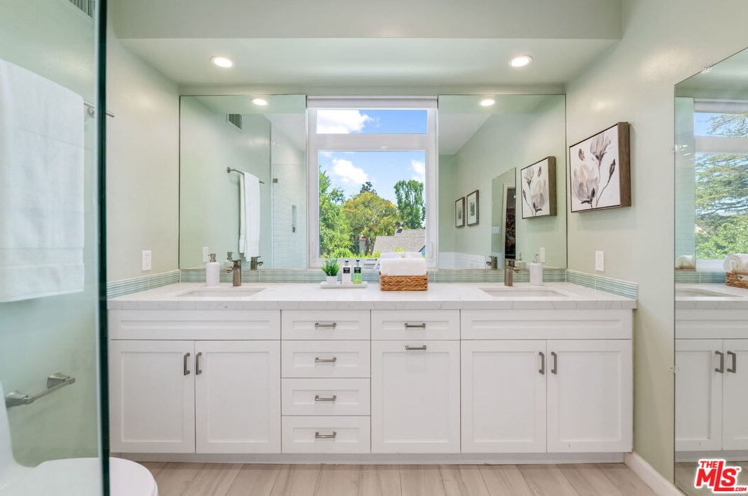 740 Thayer Ave, Los Angeles CA  90024-3332 exterior