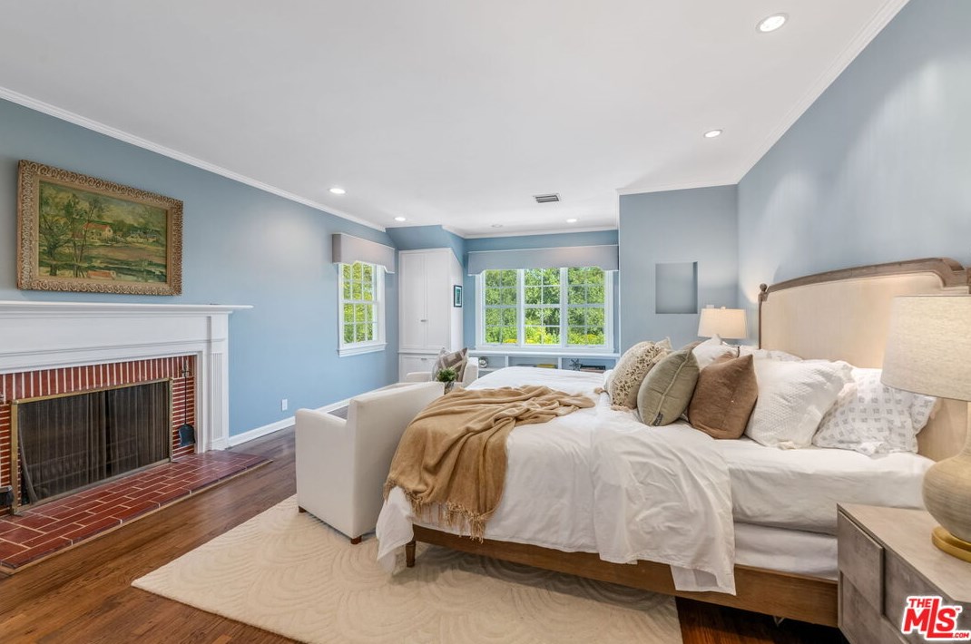 740 Thayer Ave, Los Angeles CA  90024-3332 exterior