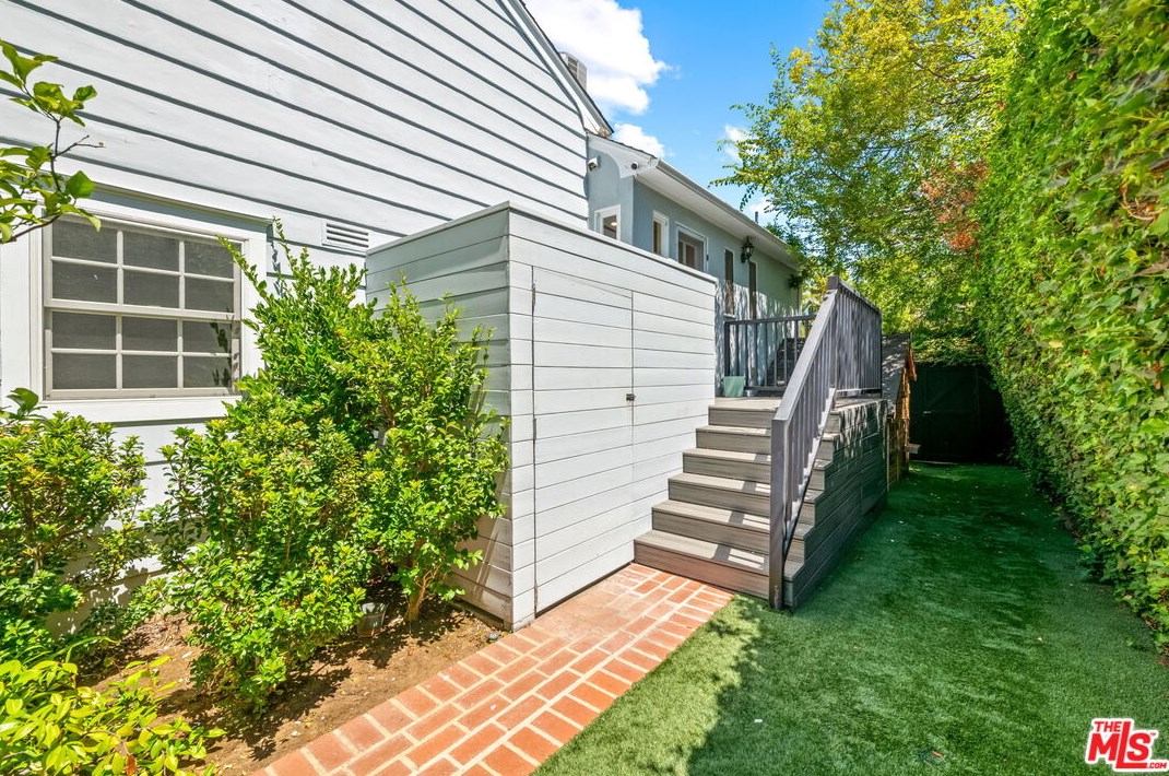 740 Thayer Ave, Los Angeles CA  90024-3332 exterior