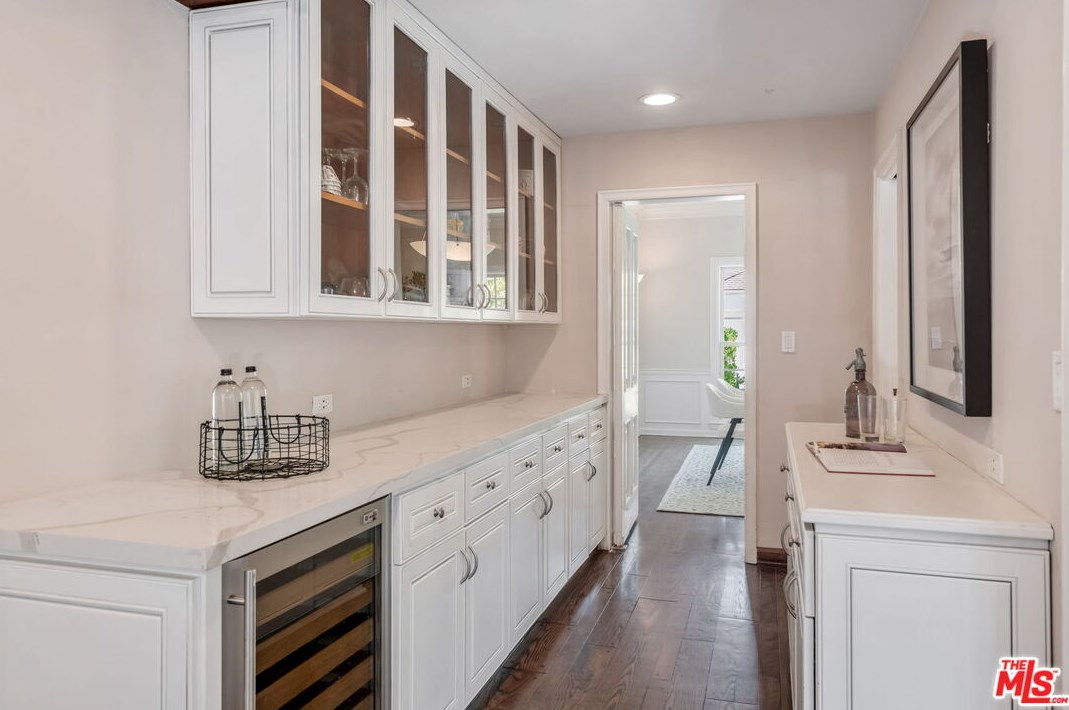 740 Thayer Ave, Los Angeles CA  90024-3332 exterior