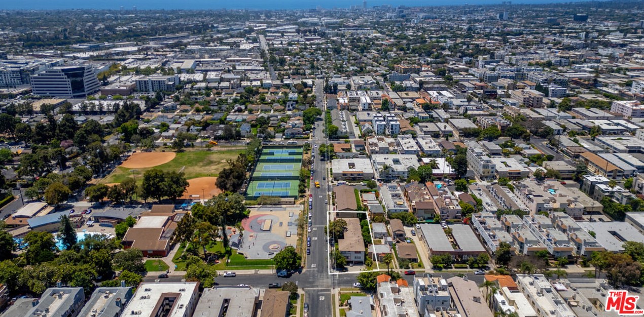11755 Nebraska Ave, Los Angeles CA  90025-1881 exterior