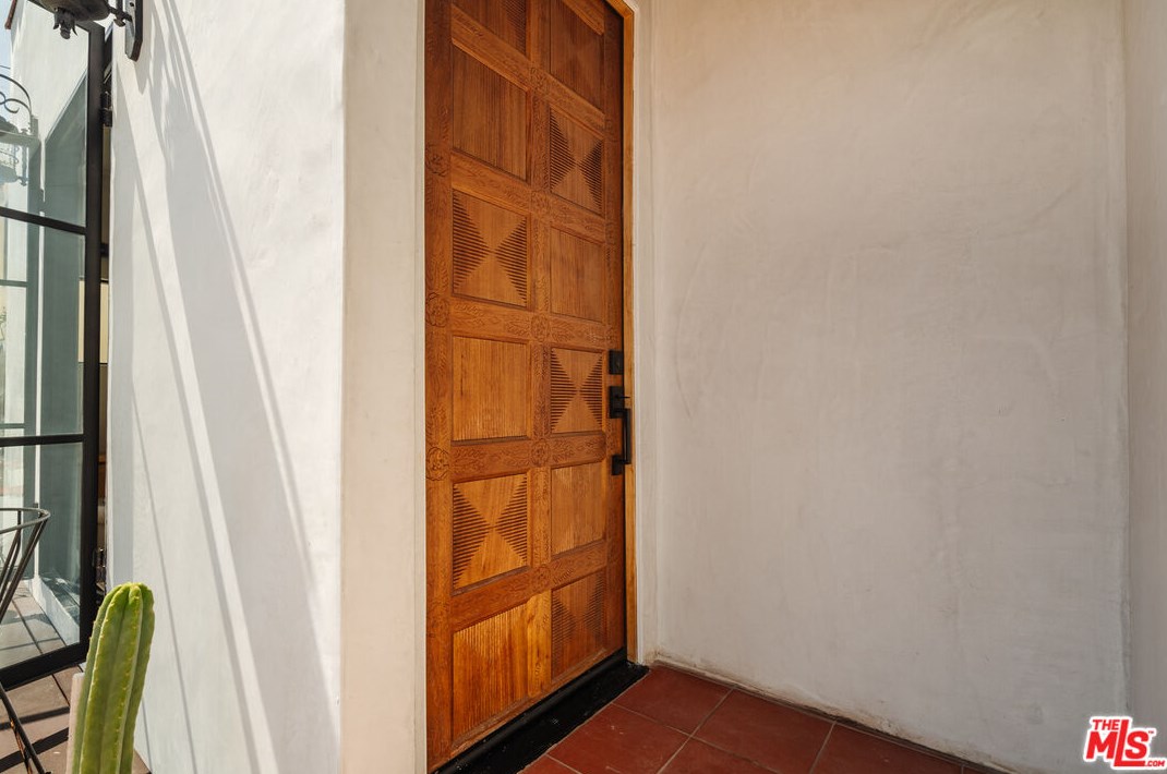 6017 Meridian St, Los Angeles CA  90042-2751 exterior
