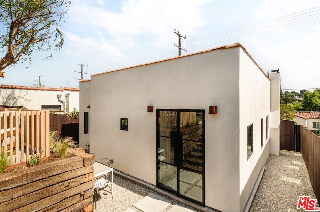 6017 Meridian St, Los Angeles CA  90042-2751 exterior