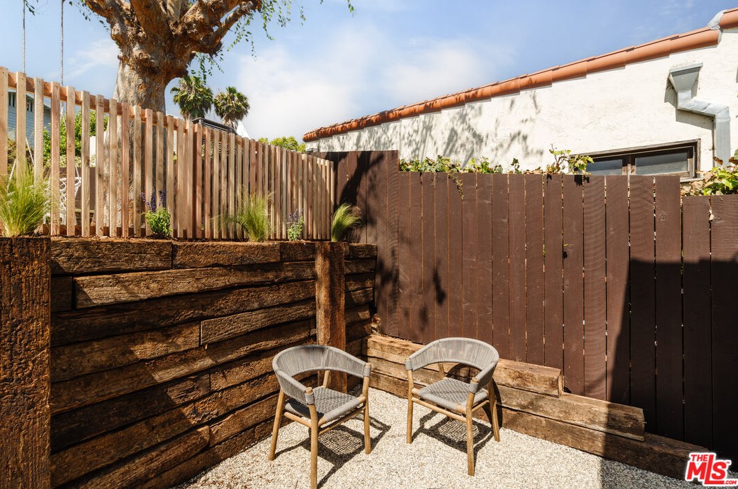 6017 Meridian St, Los Angeles CA  90042-2751 exterior