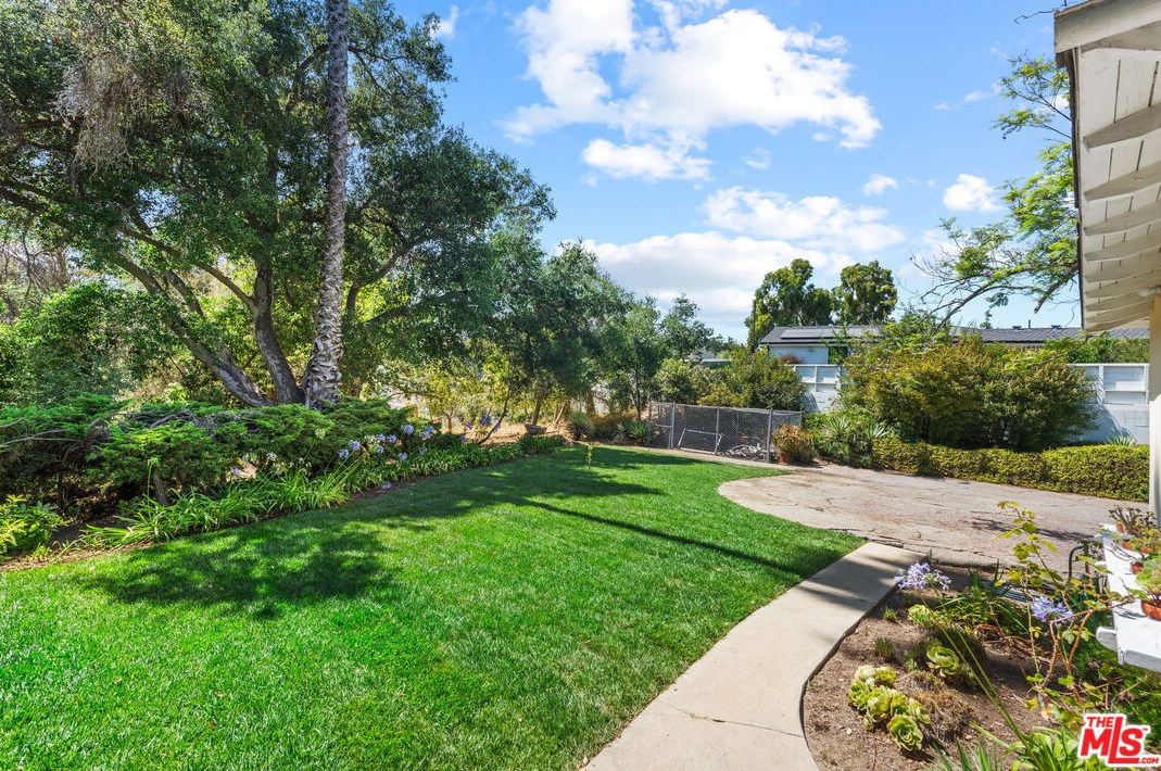 1101 Casiano Rd, Los Angeles CA  90077-1522 exterior