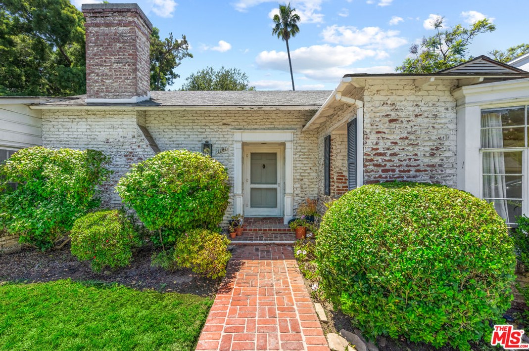 1101 Casiano Rd, Los Angeles CA  90049-1611 exterior