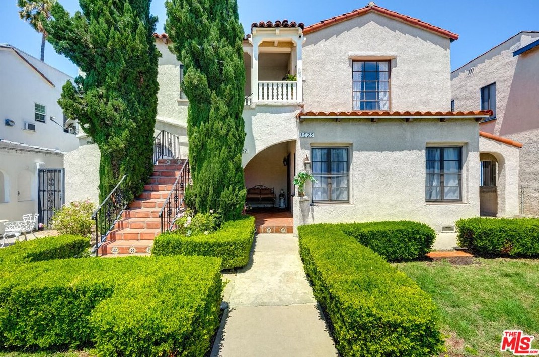 1525 Orange Grove Ave, Los Angeles CA  90019-4950 exterior