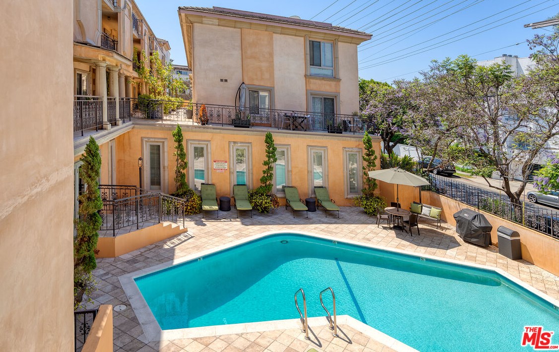 1000 Westgate Ave, Los Angeles CA  90049-5961 exterior