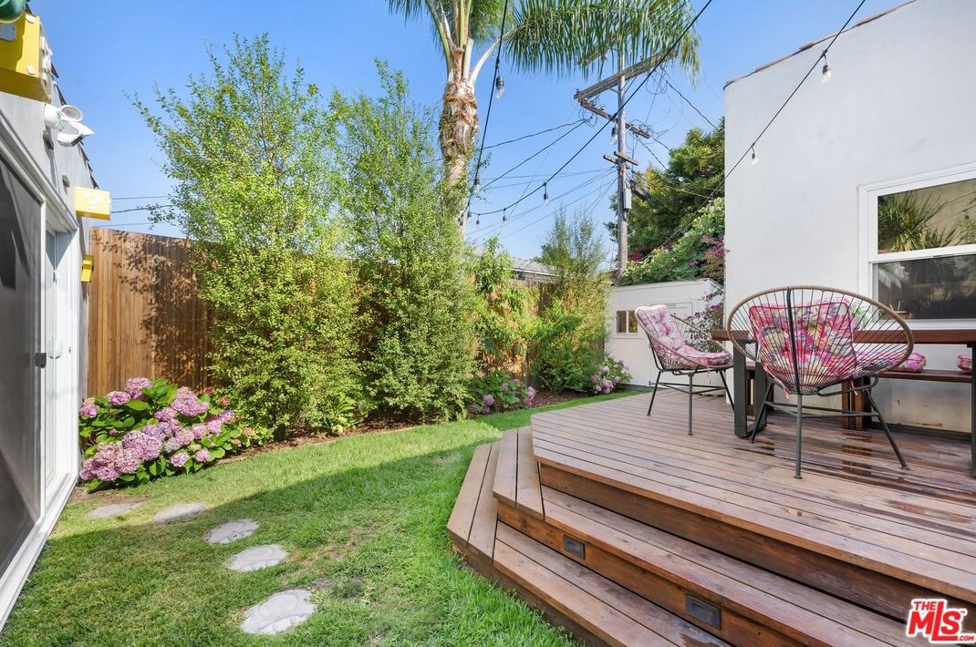 1920 Spaulding Ave, Los Angeles CA  90016-1025 exterior