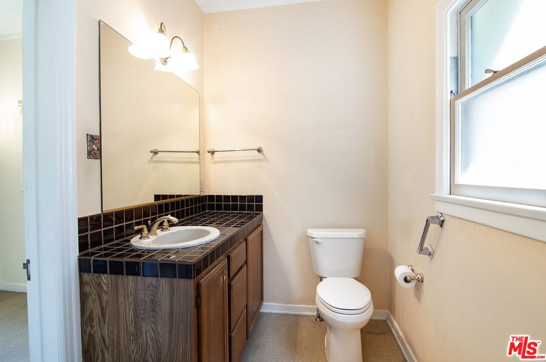 426 Highland Ave, Los Angeles CA  90036-3531 exterior