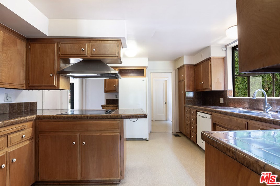 426 Highland Ave, Los Angeles CA  90036-3531 exterior
