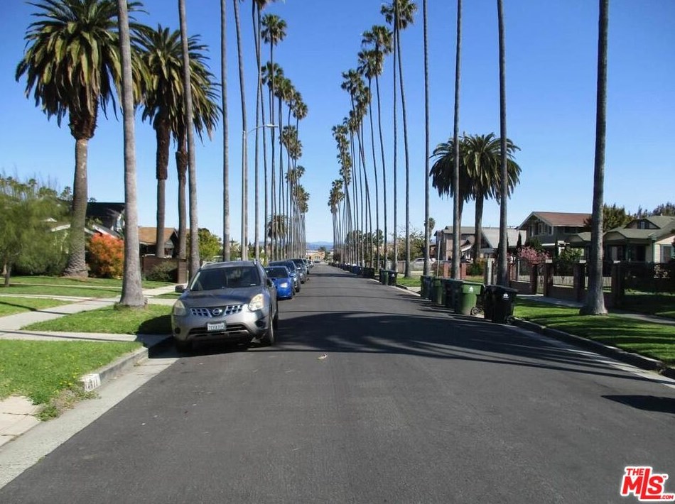 4610 Cimarron, Los Angeles CA 90047-1321 exterior