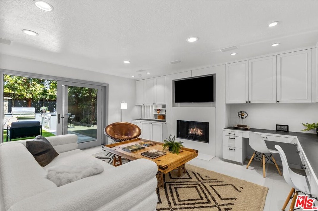 2655 31st St, Santa Monica CA  90405-3012 exterior