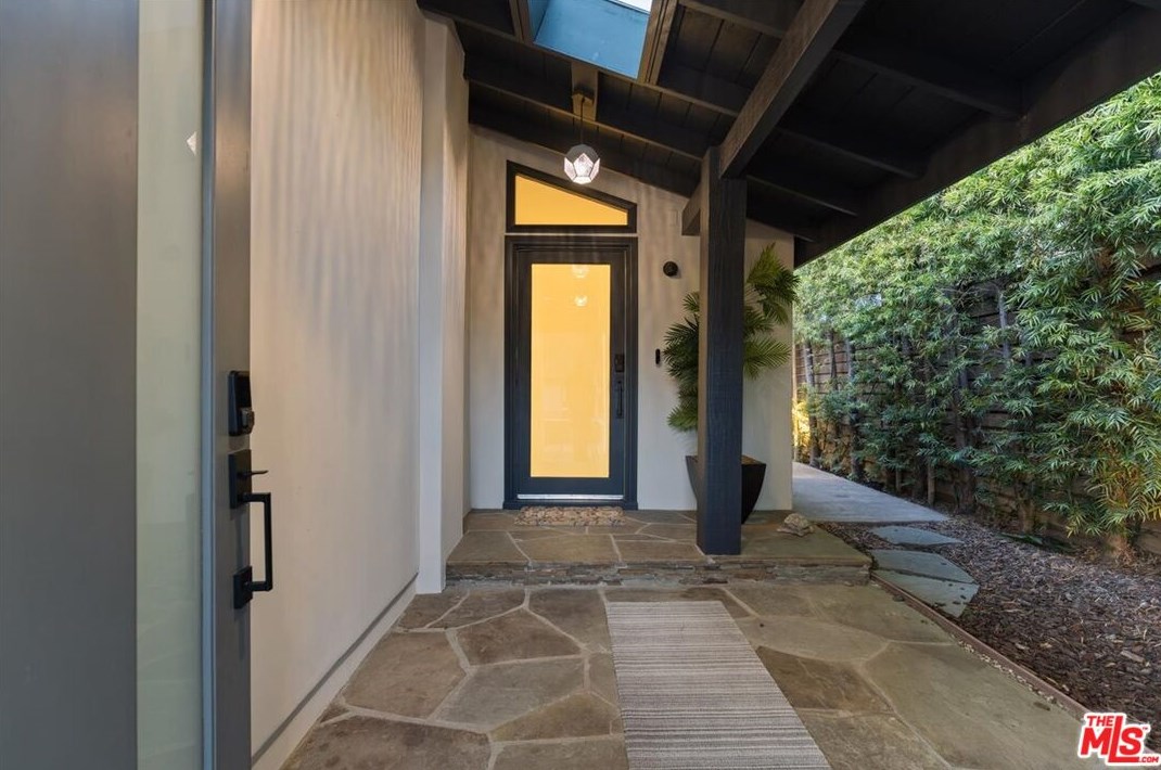 2655 31st St, Santa Monica CA  90405-3012 exterior