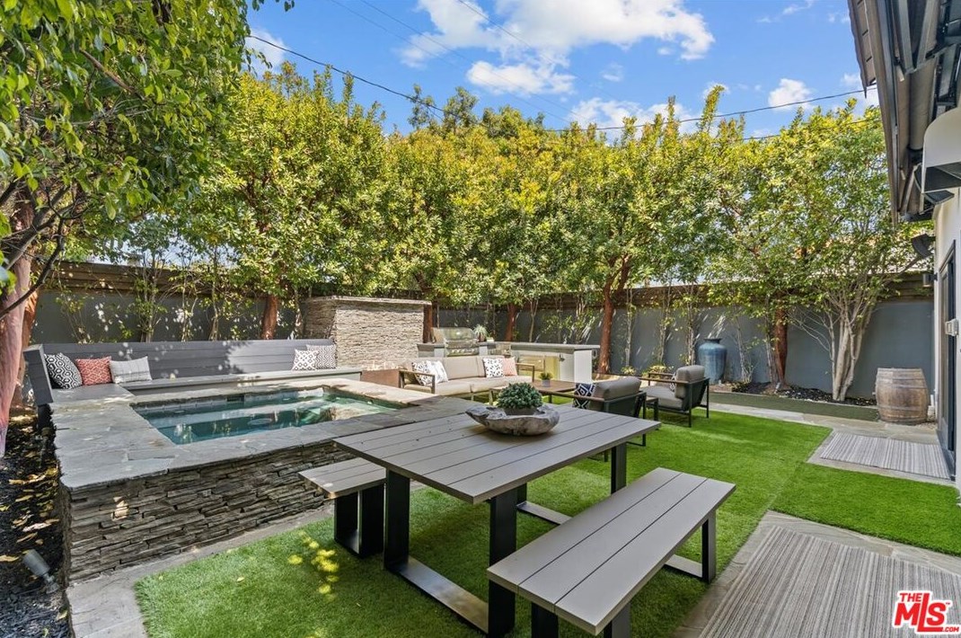 2655 31st St, Santa Monica CA  90405-3012 exterior