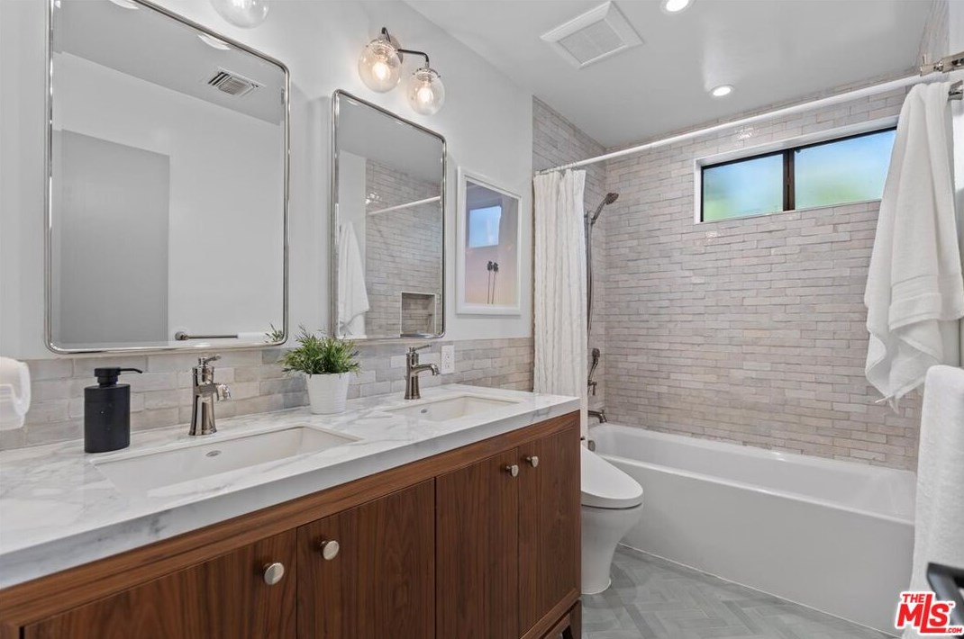 2655 31st St, Santa Monica CA  90405-3012 exterior