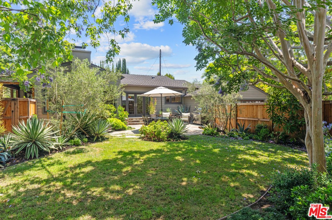 2107 Fox Hills Dr, Los Angeles CA  90025-6004 exterior