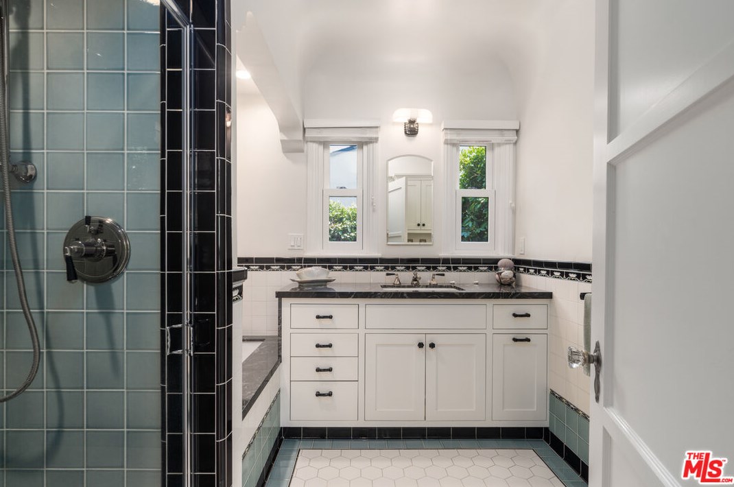 2107 Fox Hills Dr, Los Angeles CA  90025-6004 exterior