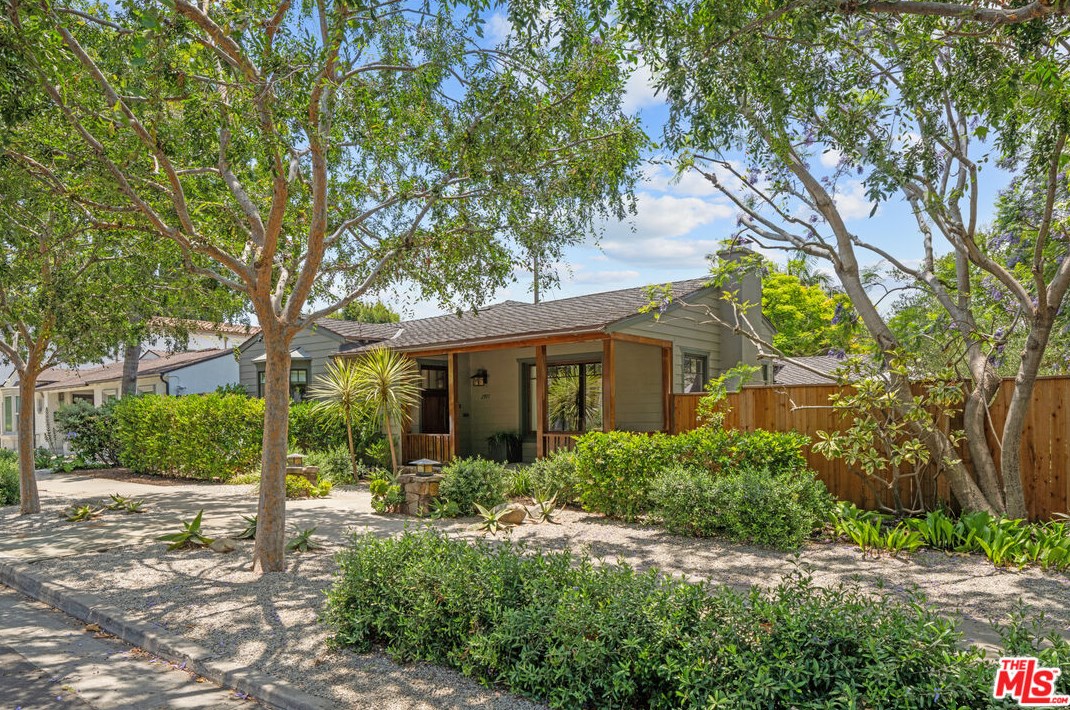 2107 Fox Hills Dr, Los Angeles CA  90025-6004 exterior