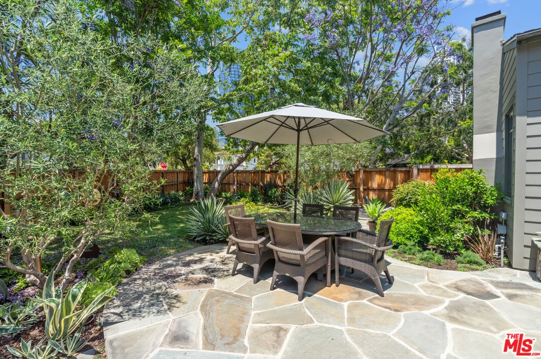 2107 Fox Hills Dr, Los Angeles CA  90025-6004 exterior