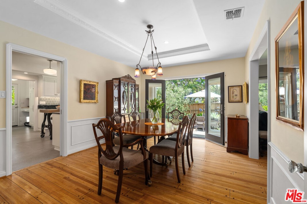 2107 Fox Hills Dr, Los Angeles CA  90025-6004 exterior