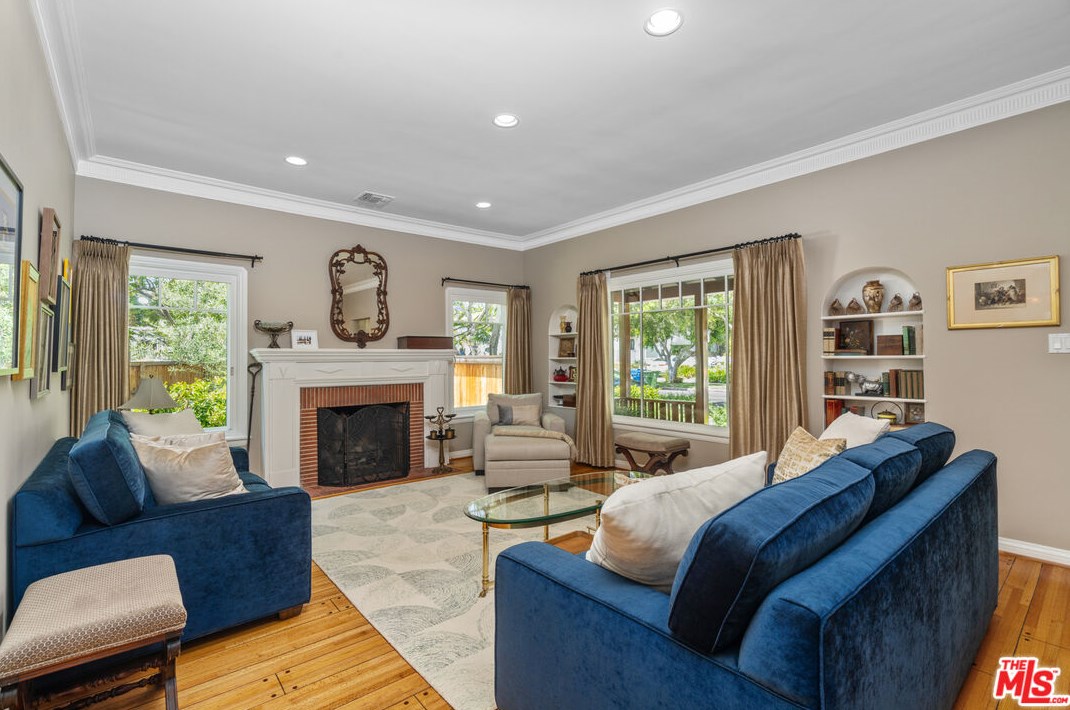 2107 Fox Hills Dr, Los Angeles CA  90025-6004 exterior
