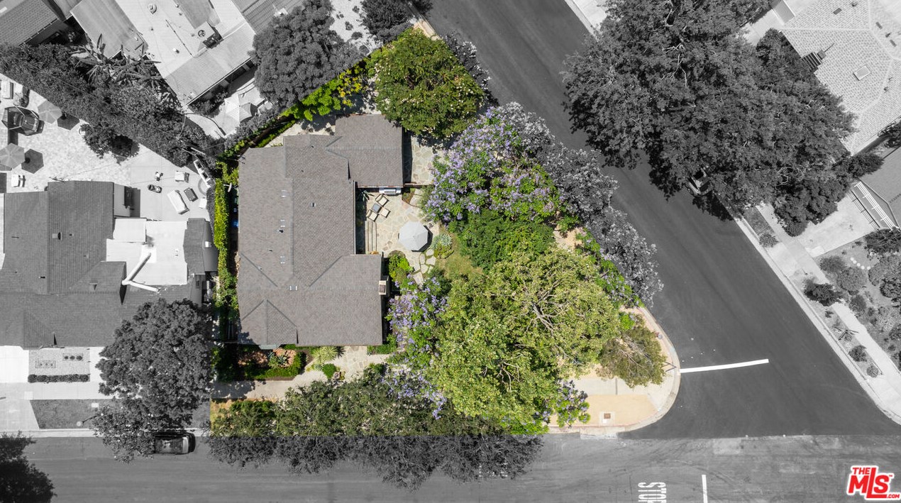 2107 Fox Hills Dr, Los Angeles CA  90025-6004 exterior