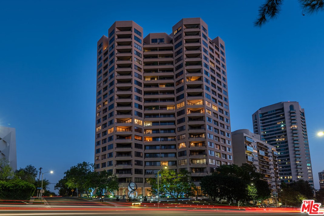 10430 Wilshire Blvd, Los Angeles CA  90024-4651 exterior