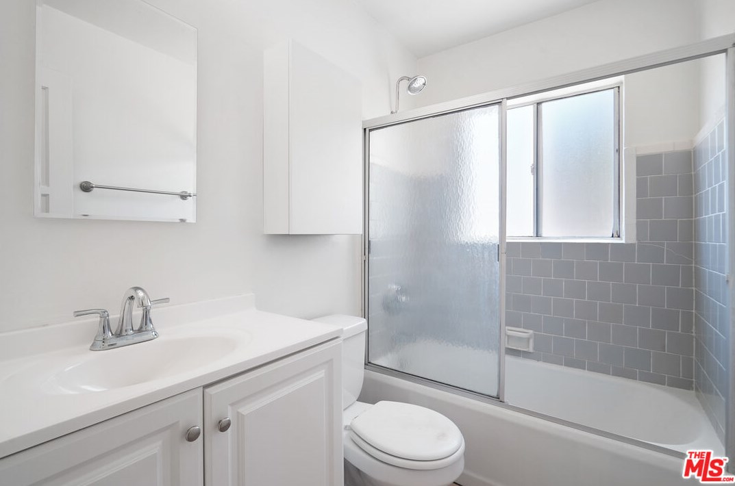 2739 Midvale Ave, Los Angeles CA  90064-4215 exterior