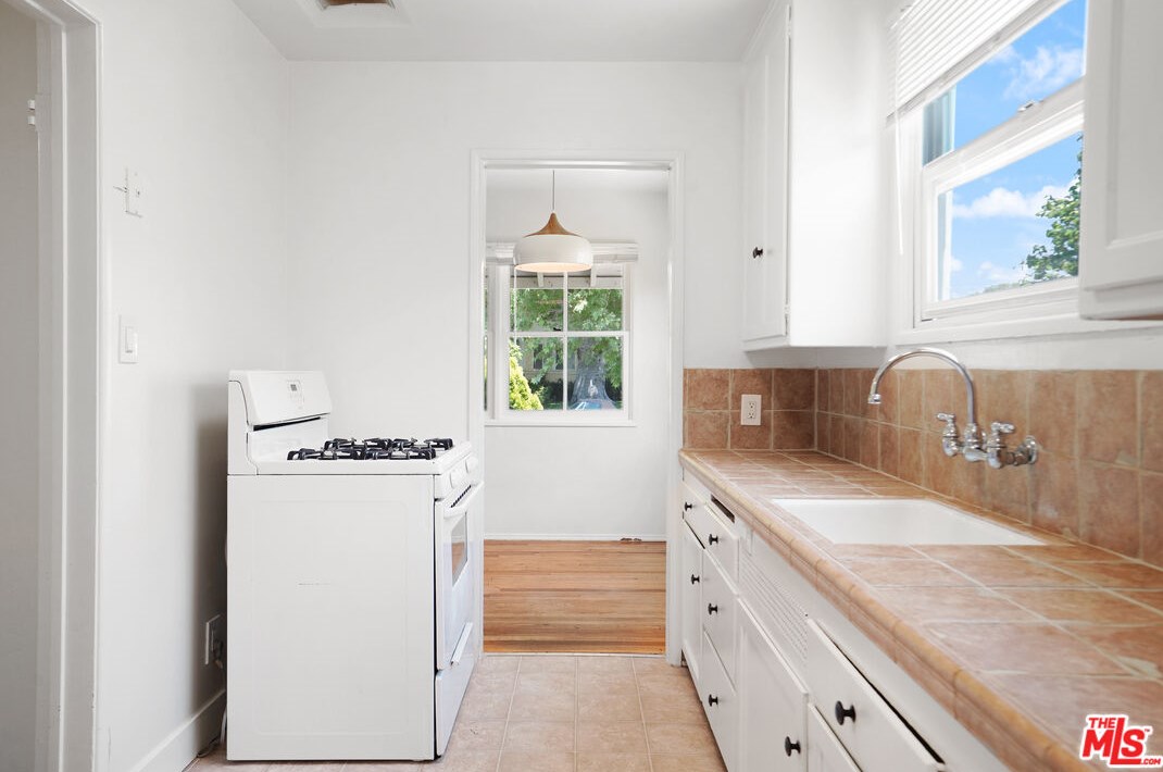2739 Midvale Ave, Los Angeles CA  90064-4215 exterior