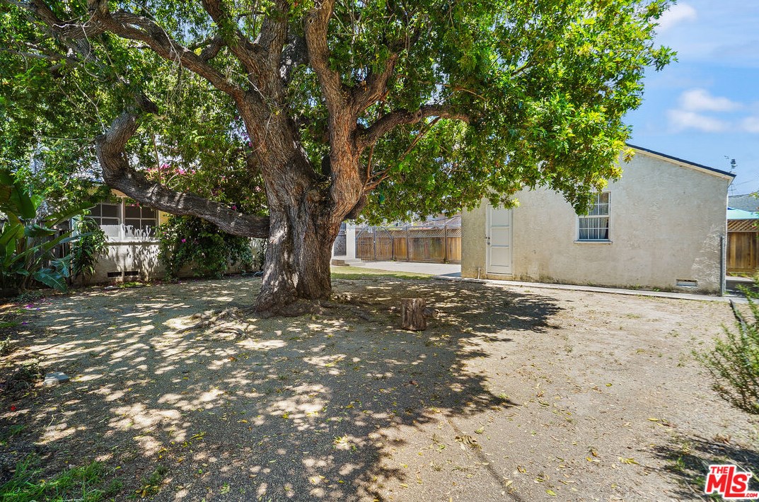2739 Midvale Ave, Los Angeles CA  90064-4215 exterior