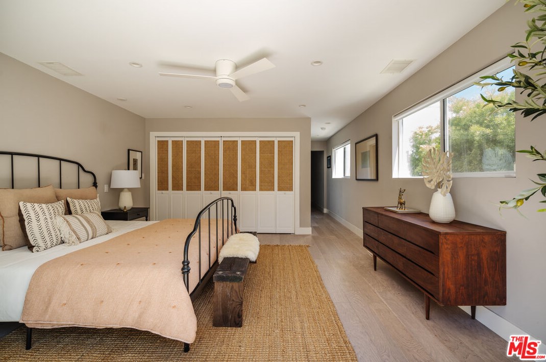 5469 8th Ave, Los Angeles CA  90043-2517 exterior