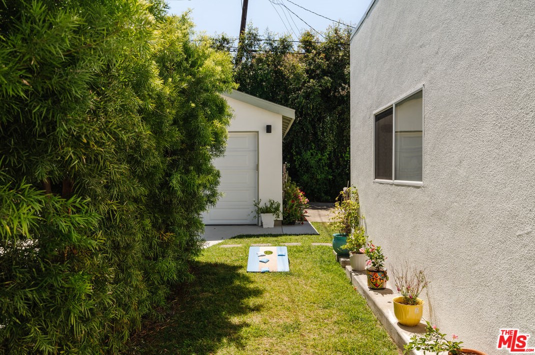 5469 8th Ave, Los Angeles CA  90043-2517 exterior