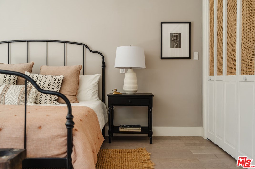 5469 8th Ave, Los Angeles CA  90043-2517 exterior