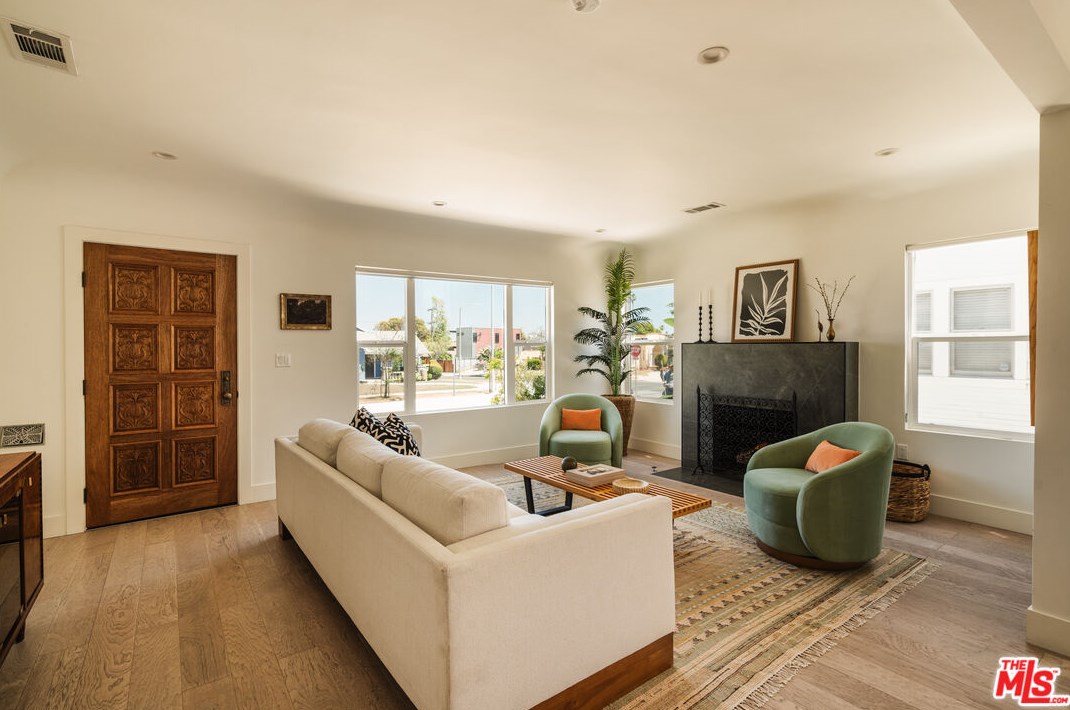 5469 8th Ave, Los Angeles CA  90043-2517 exterior