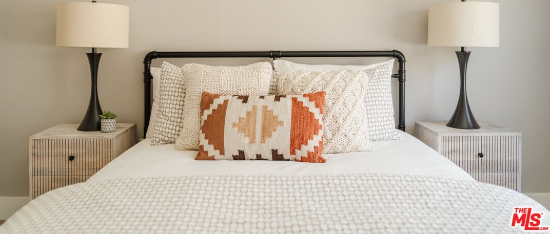 5469 8th Ave, Los Angeles CA  90043-2517 exterior