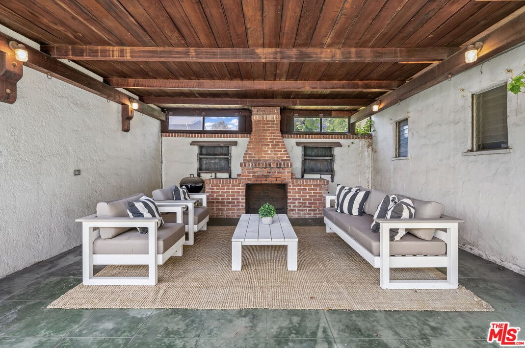 9025 Hargis St, Los Angeles CA  90034-1926 exterior