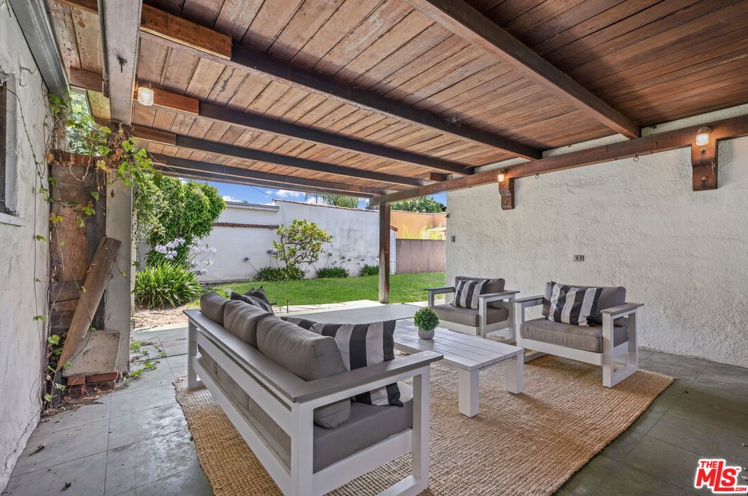 9025 Hargis St, Los Angeles CA  90034-1926 exterior