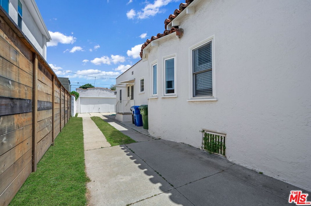 9025 Hargis St, Los Angeles CA  90034-1926 exterior