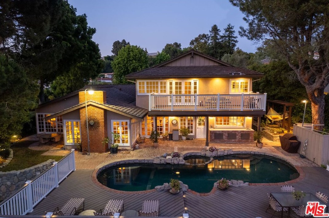 2421 La Condesa Dr, Los Angeles CA  90049-1221 exterior