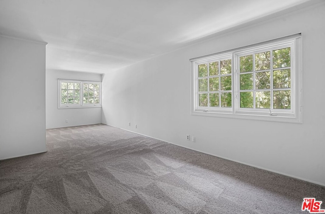 2421 La Condesa Dr, Los Angeles CA  90049-1221 exterior