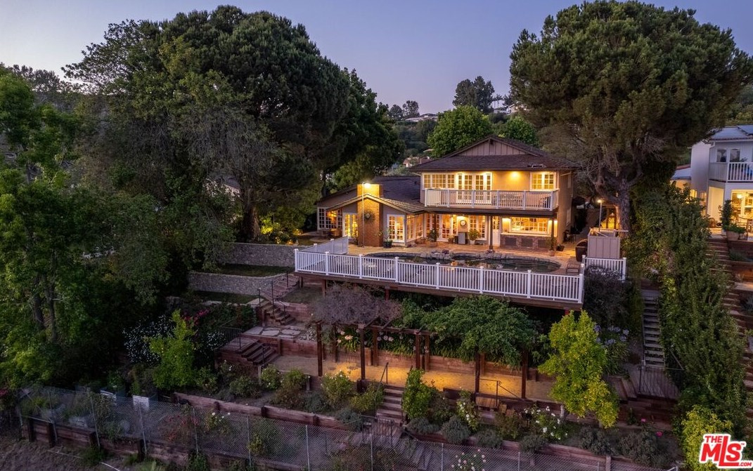 2421 La Condesa Dr, Los Angeles CA  90049-1221 exterior