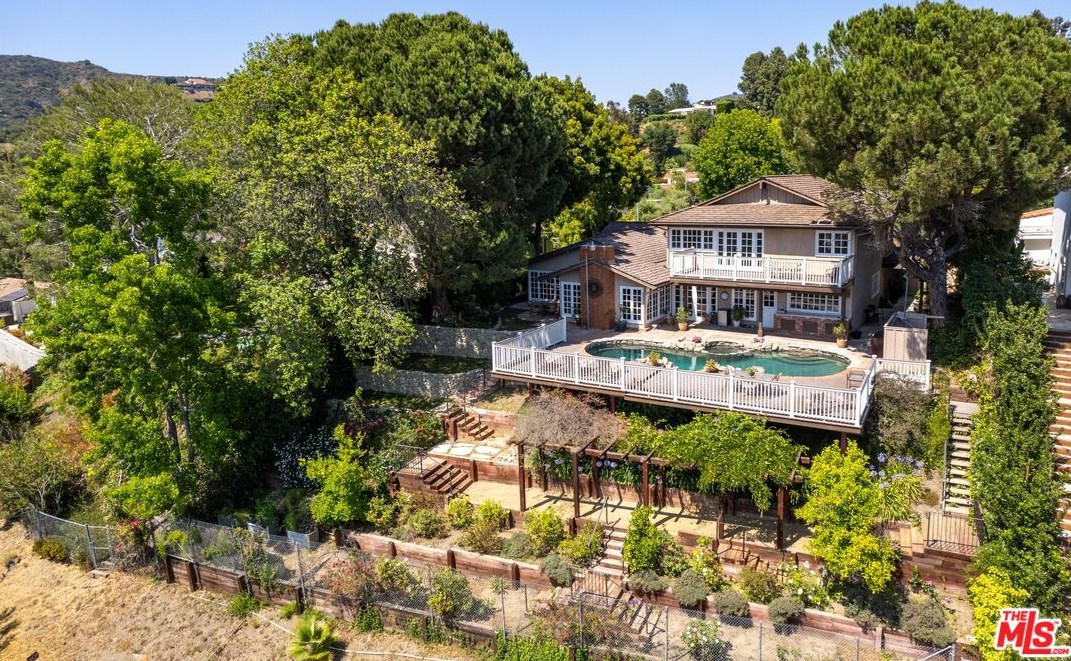 2421 La Condesa Dr, Los Angeles CA  90049-1221 exterior