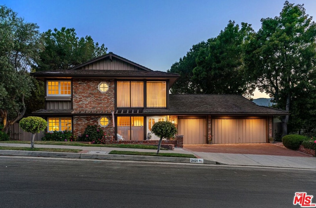 2421 La Condesa Dr, Los Angeles CA  90049-1221 exterior