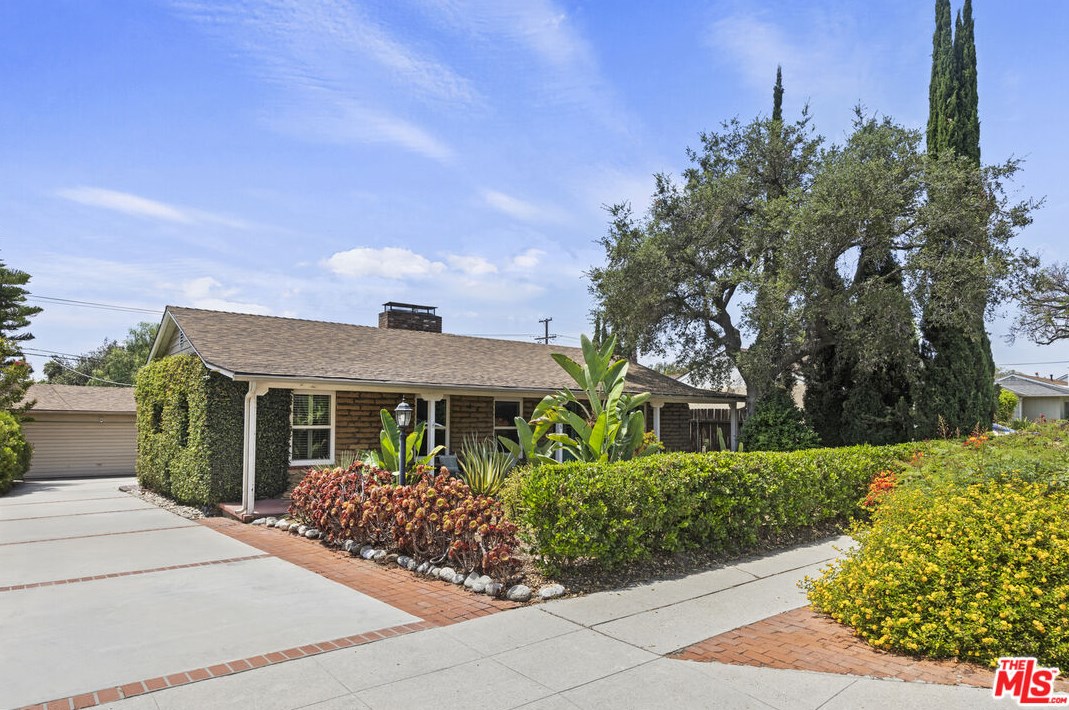 2806 Paloma St, Pasadena CA  91107-2743 exterior