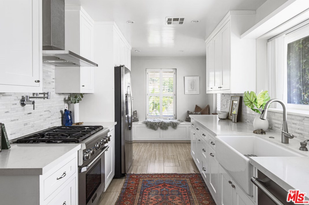 2806 Paloma St, Pasadena CA  91107-2743 exterior