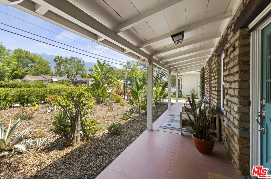 2806 Paloma St, Pasadena CA  91107-2743 exterior
