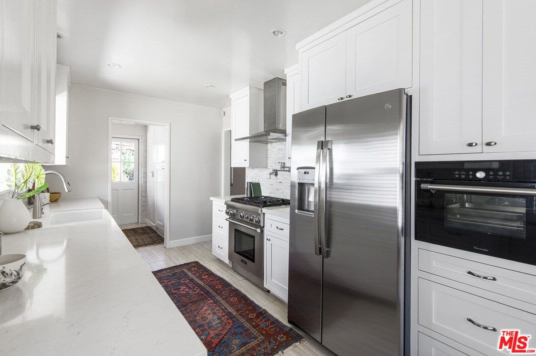 2806 Paloma St, Pasadena CA  91107-2743 exterior
