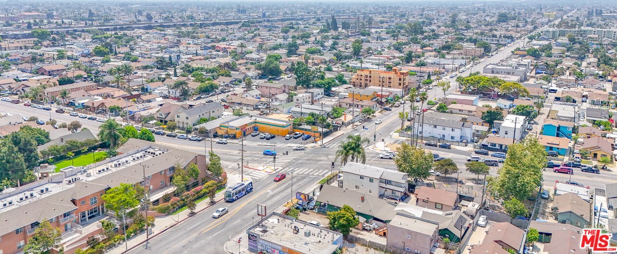 816 62nd St, Los Angeles CA  90001-1506 exterior