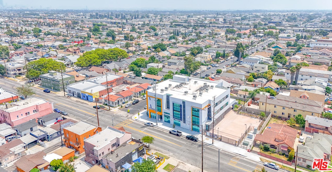 816 62nd St, Los Angeles CA  90001-1506 exterior